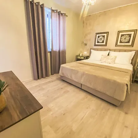 شقة Partial Sea & View By Interhome